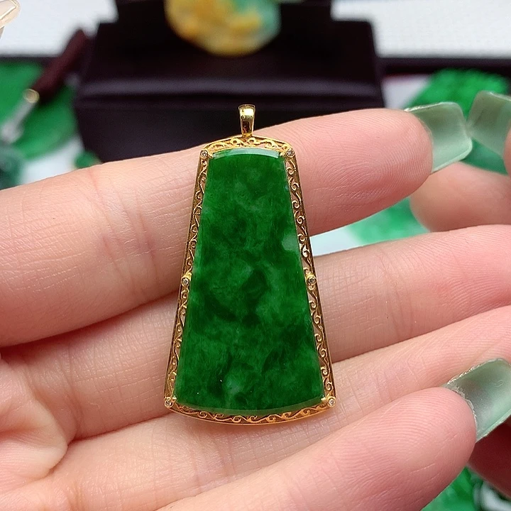 翡翠未镶嵌颈饰翡翠