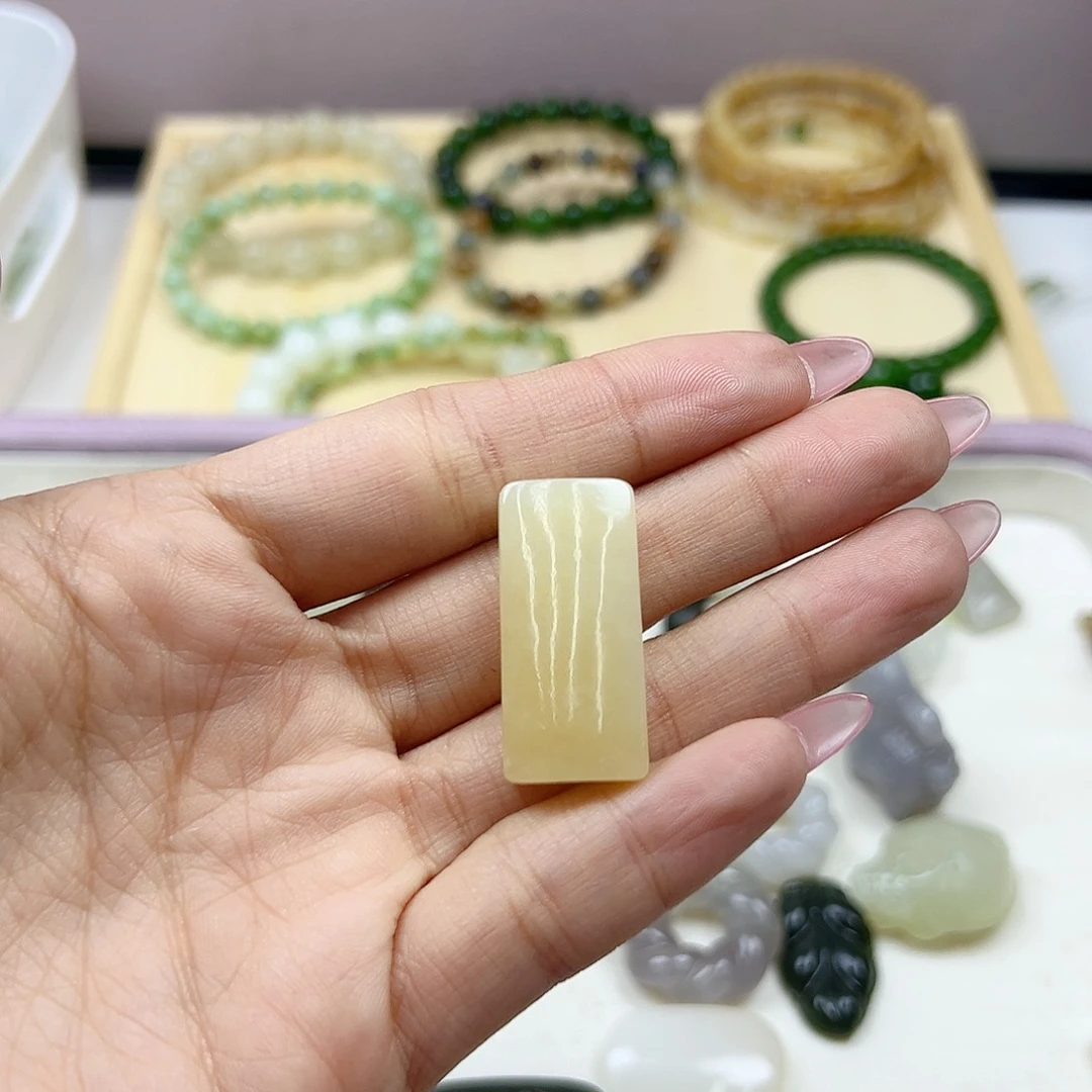 颈饰未镶嵌和田玉牵****走