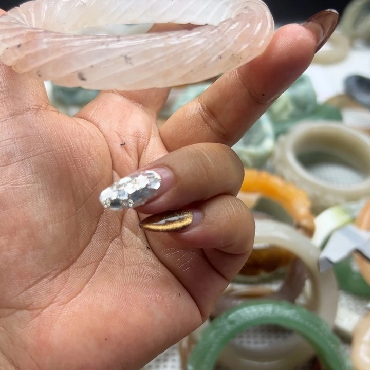 未镶嵌手镯石英岩玉夢****