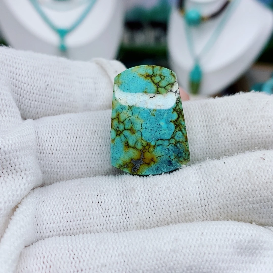 未镶嵌绿松石颈饰