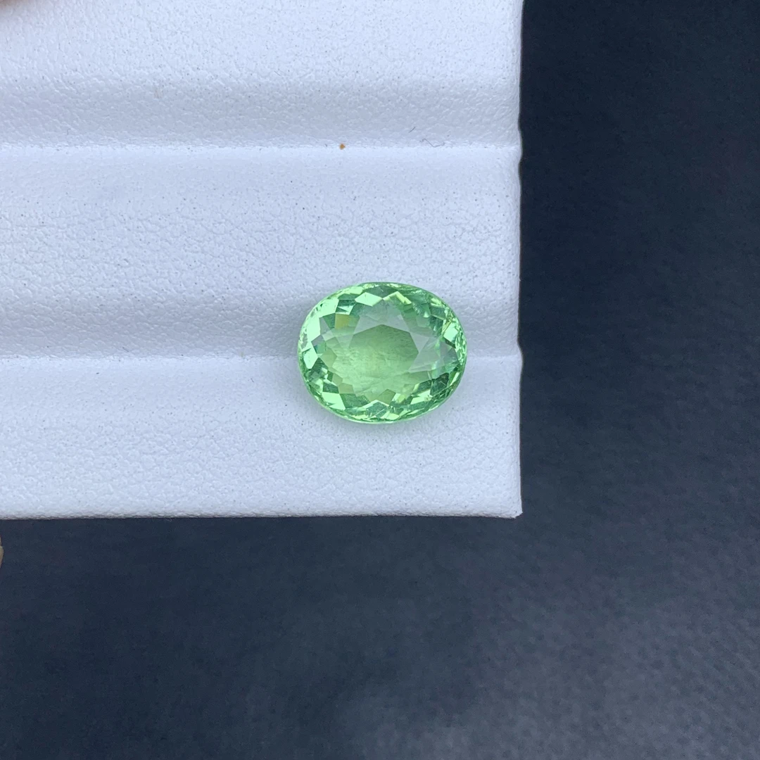 天然碧玺裸石3.06克拉8.3*10*4.7mm