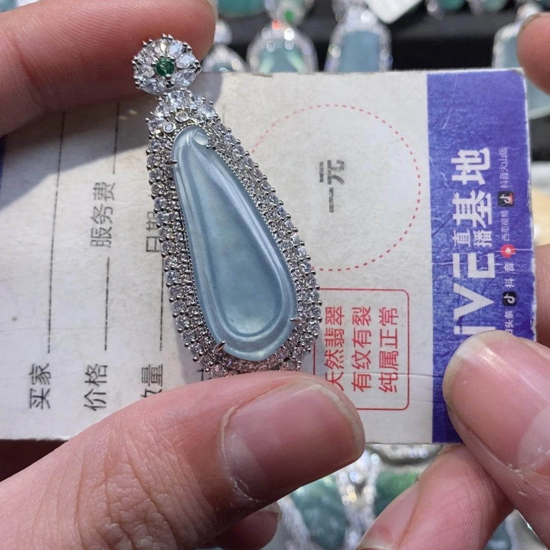翡翠颈饰未镶嵌金***宝翡翠