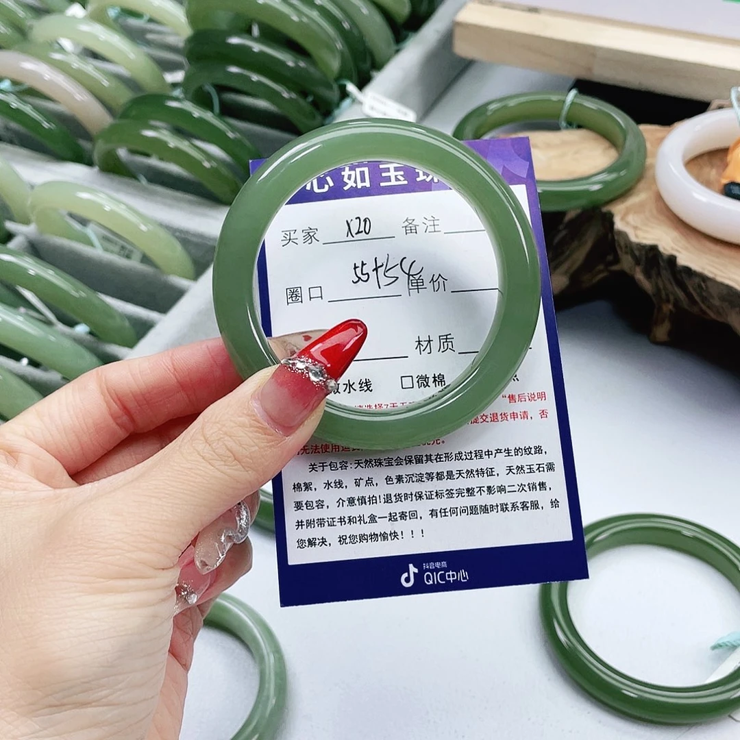 和田玉手镯未镶嵌可**刘