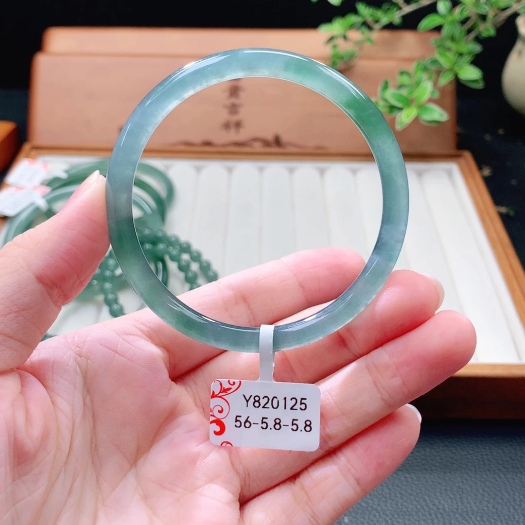 未镶嵌手镯（圆镯）翡翠