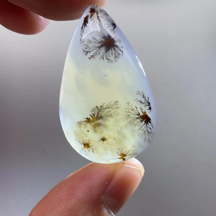 玛瑙/玉髓颈饰未镶嵌张*玮