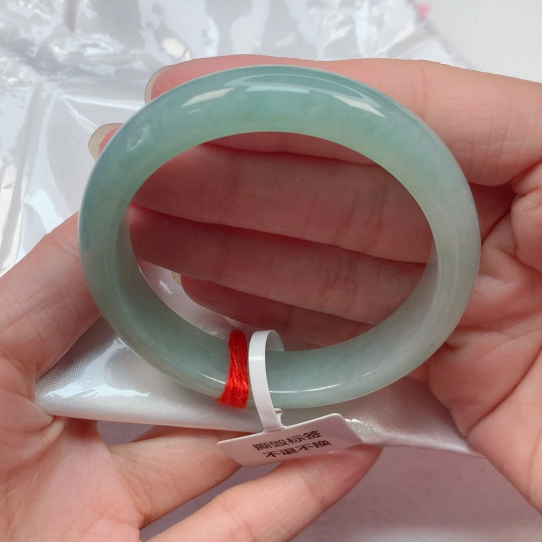 翡翠手镯未镶嵌52圈