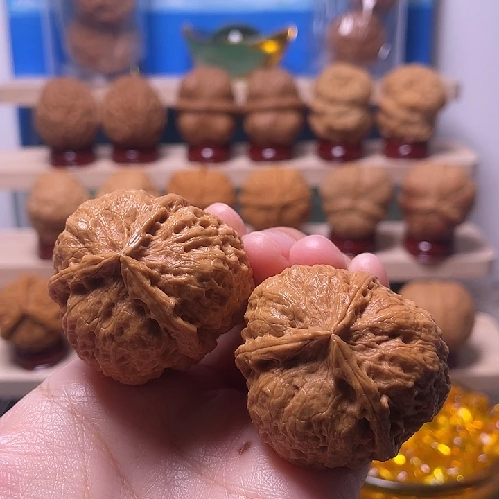 文玩核桃吊坠40凹江奔21