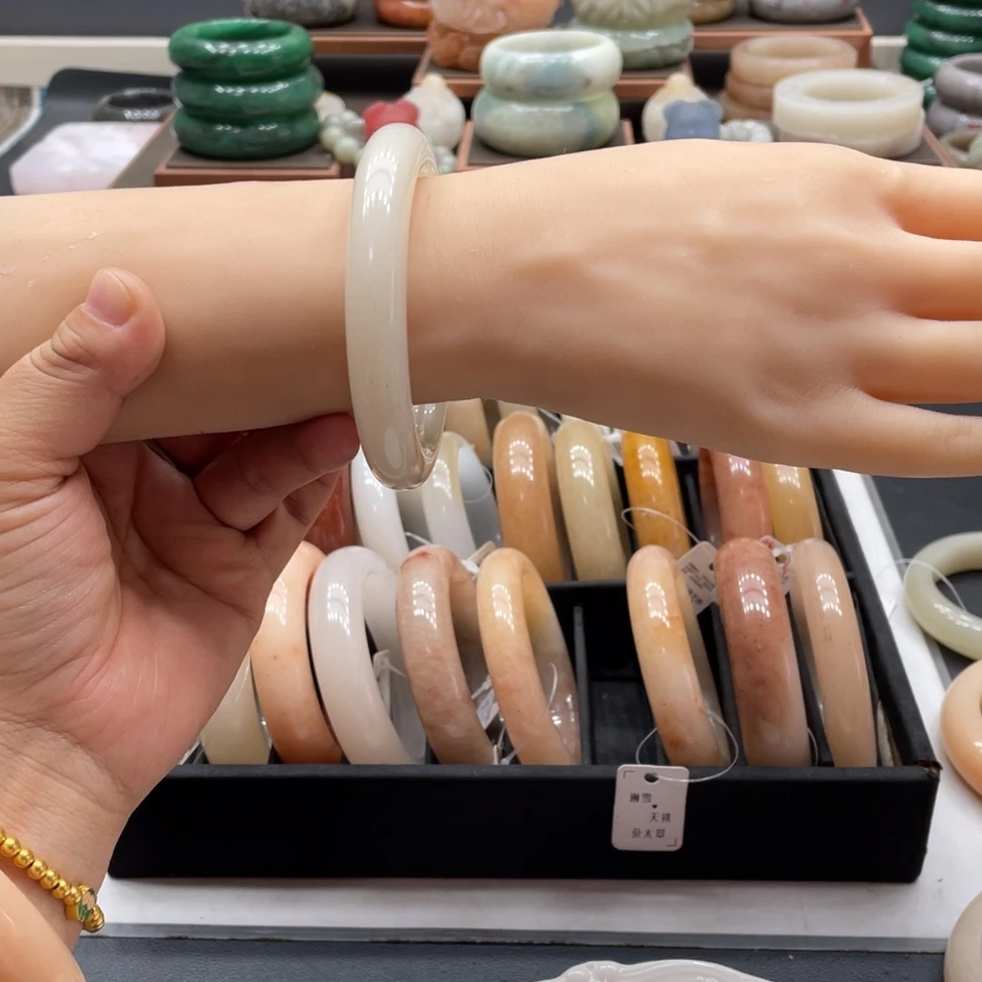 冰***ᐝ石英质玉手镯未镶嵌