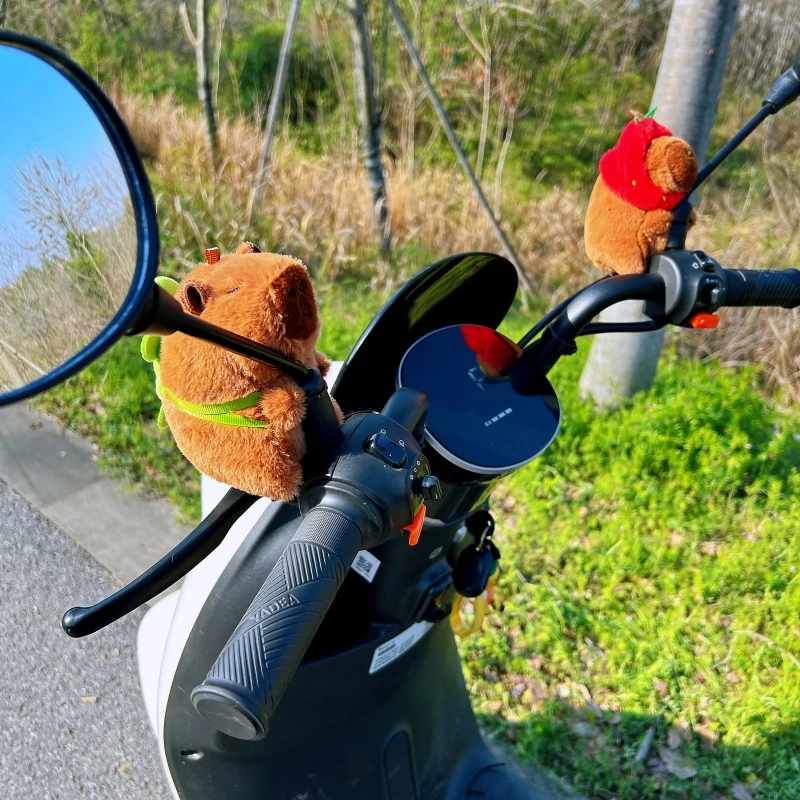 防丢款卡皮巴拉电动车装饰品可爱卡通毛绒公仔摩托自行车搭后视镜