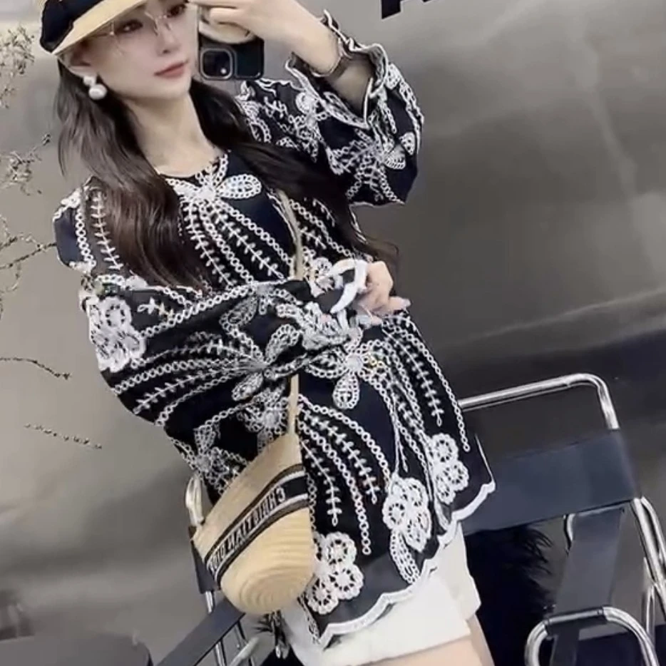 大码女装2025春季衬衣复古重工新款蕾丝刺绣法式宽松显瘦上衣2502