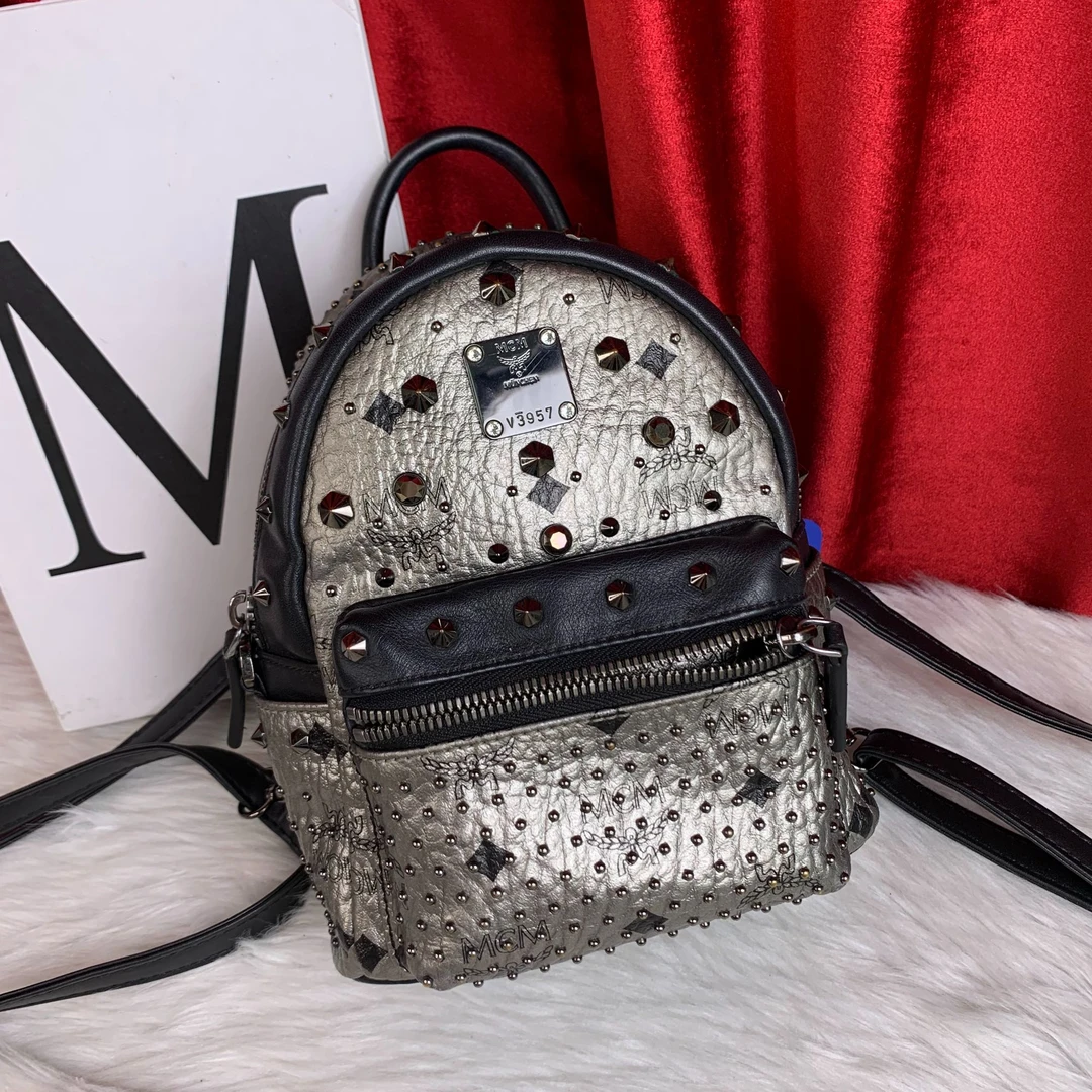 95新 MCM 银色双肩包/FY09621031/1031/瑕