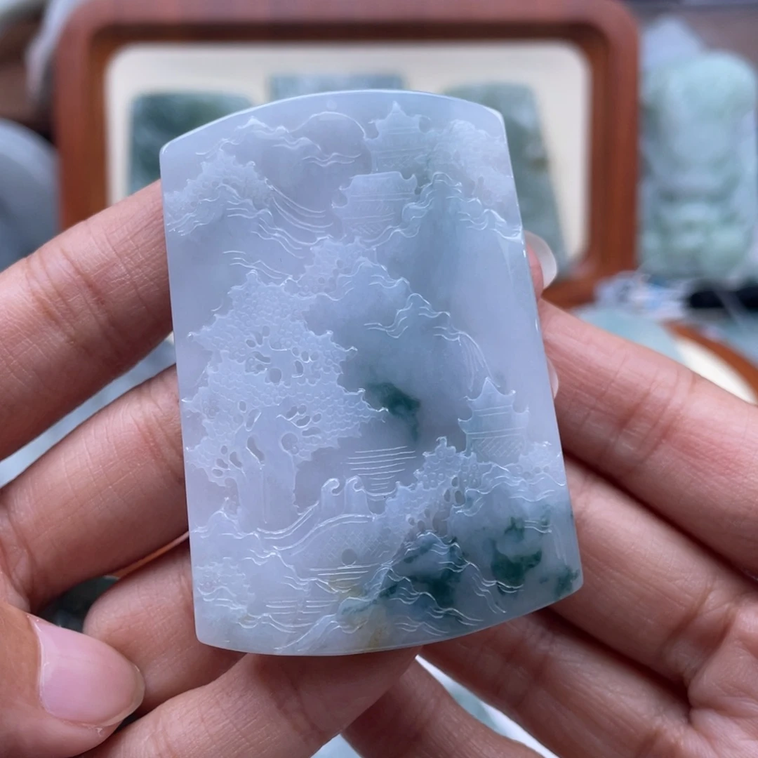 翡翠未镶嵌颈饰山水