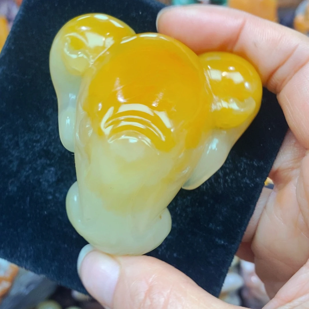 未镶嵌石英质玉（黄龙玉）颈饰