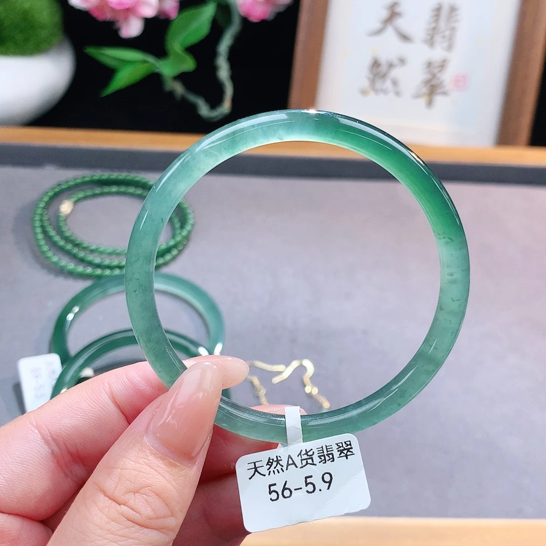 未镶嵌手镯（圆镯）翡翠