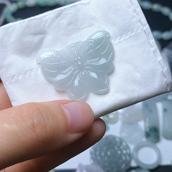 翡翠未镶嵌吊坠(赠链)缅甸翡翠A货花蝴蝶吊坠