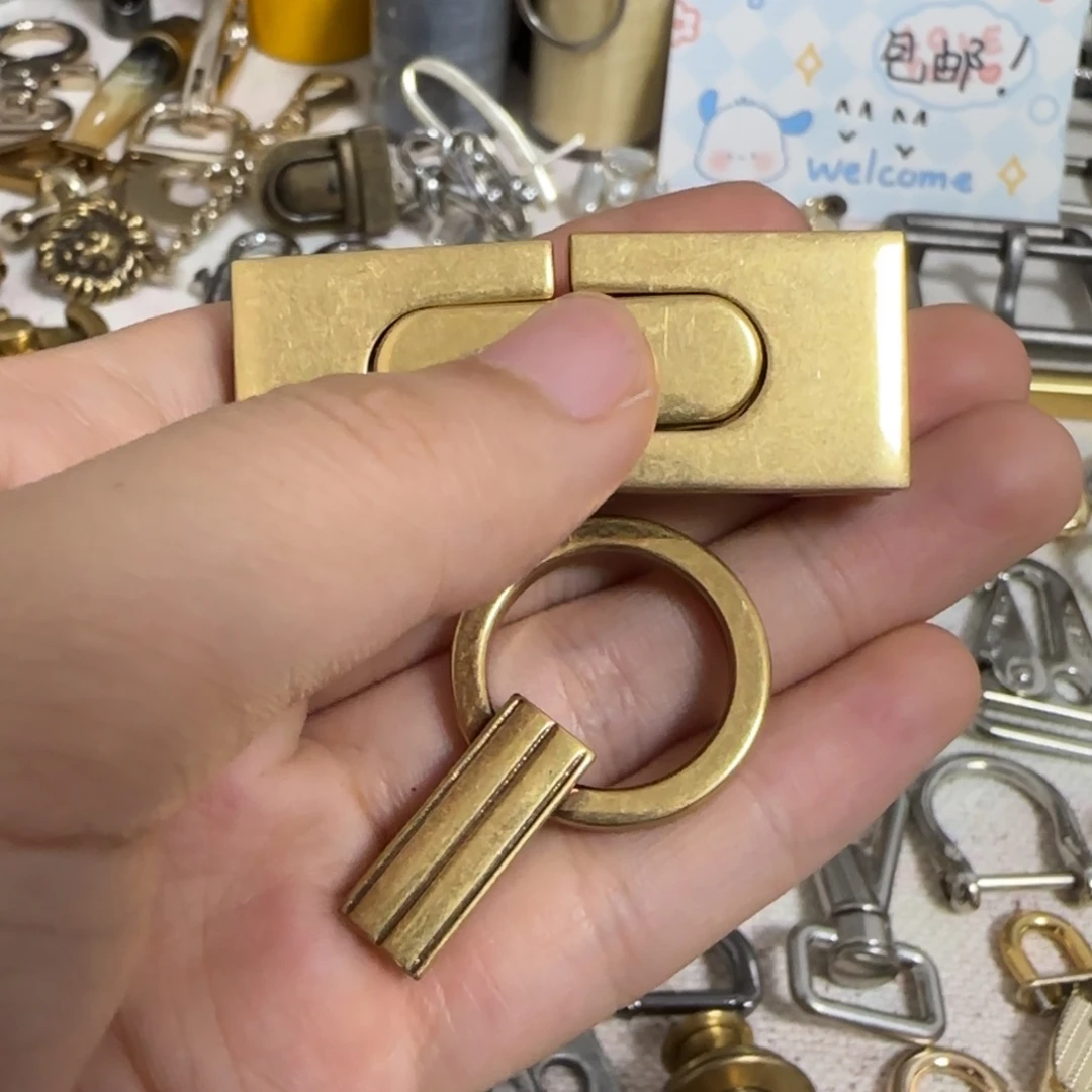 TB包锁10元一个.满30发货