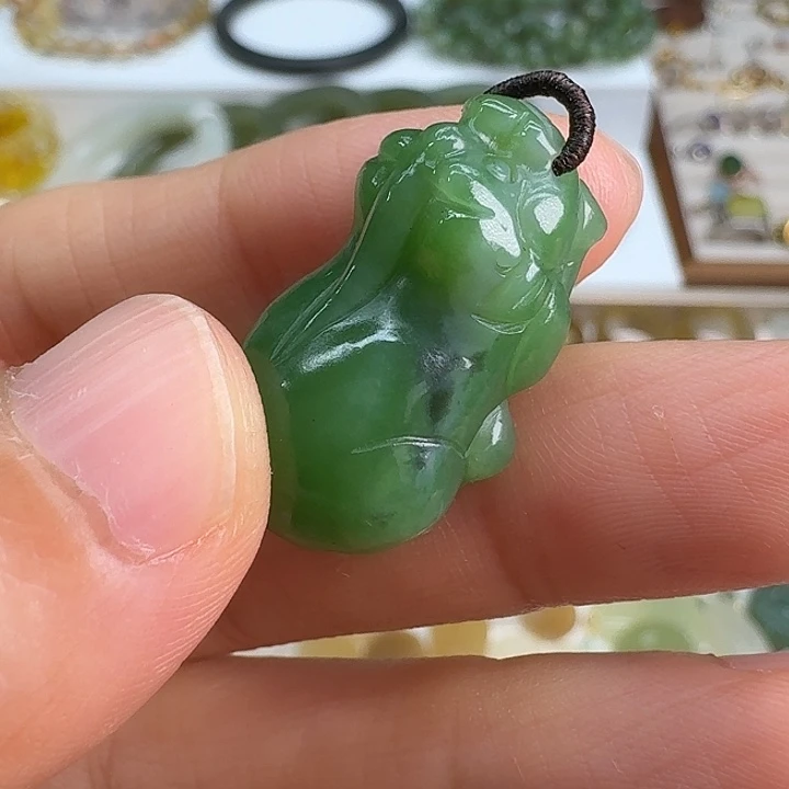 颈饰未镶嵌和田玉（碧玉）