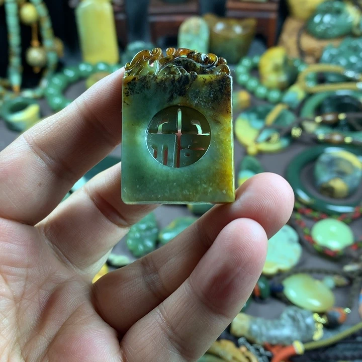 吊坠(赠链)未镶嵌岫岩河磨玉（透闪石质玉）