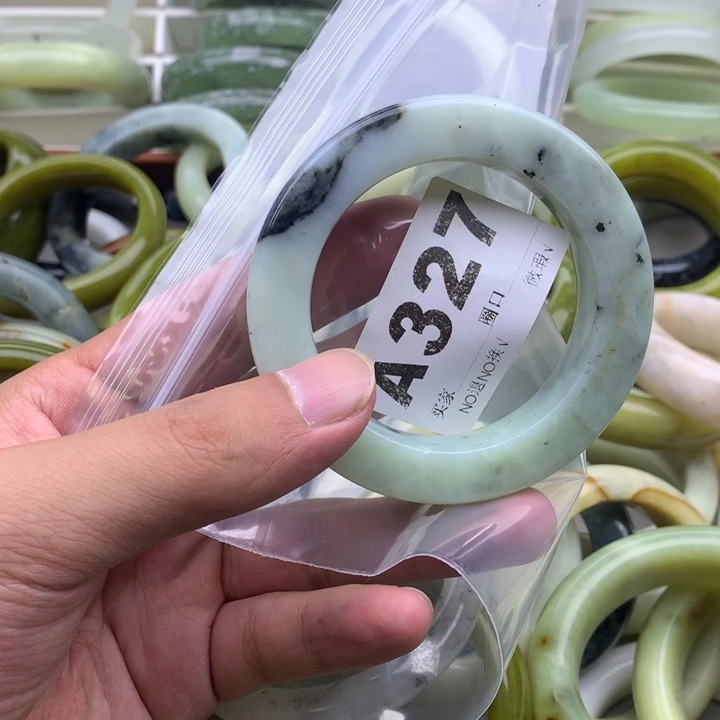 笨***笨未镶嵌蛇纹石玉手镯