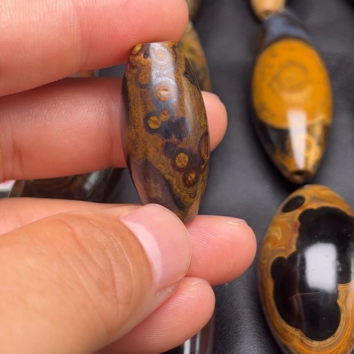 知***足颈饰未镶嵌石英岩玉