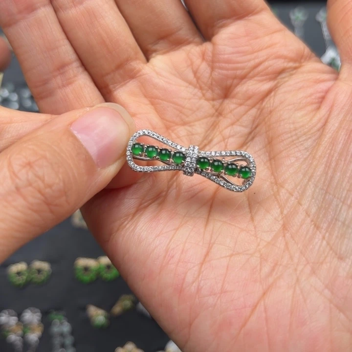 晶***津翡翠银S925镶嵌耳饰