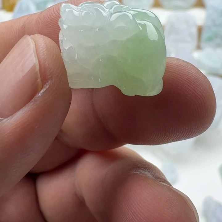 翡翠未镶嵌颈饰天然缅甸A货翡翠