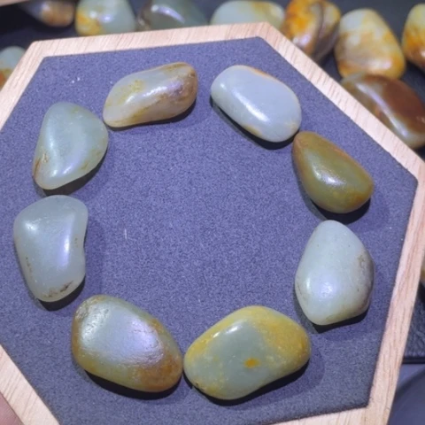 和田玉颈饰未镶嵌乐*哥