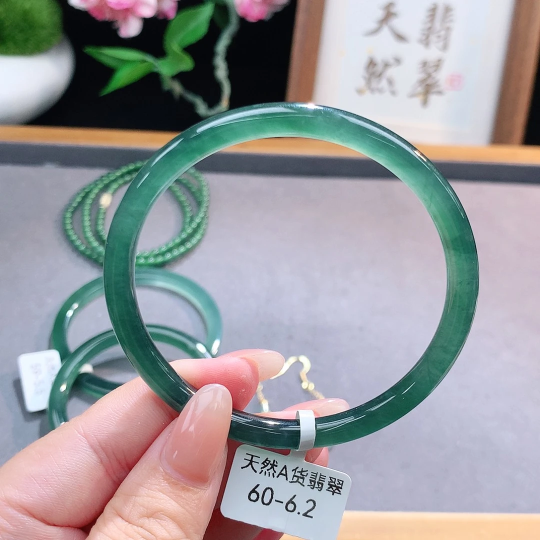 未镶嵌手镯（圆镯）翡翠