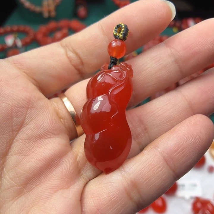 南红玛瑙未镶嵌挂件