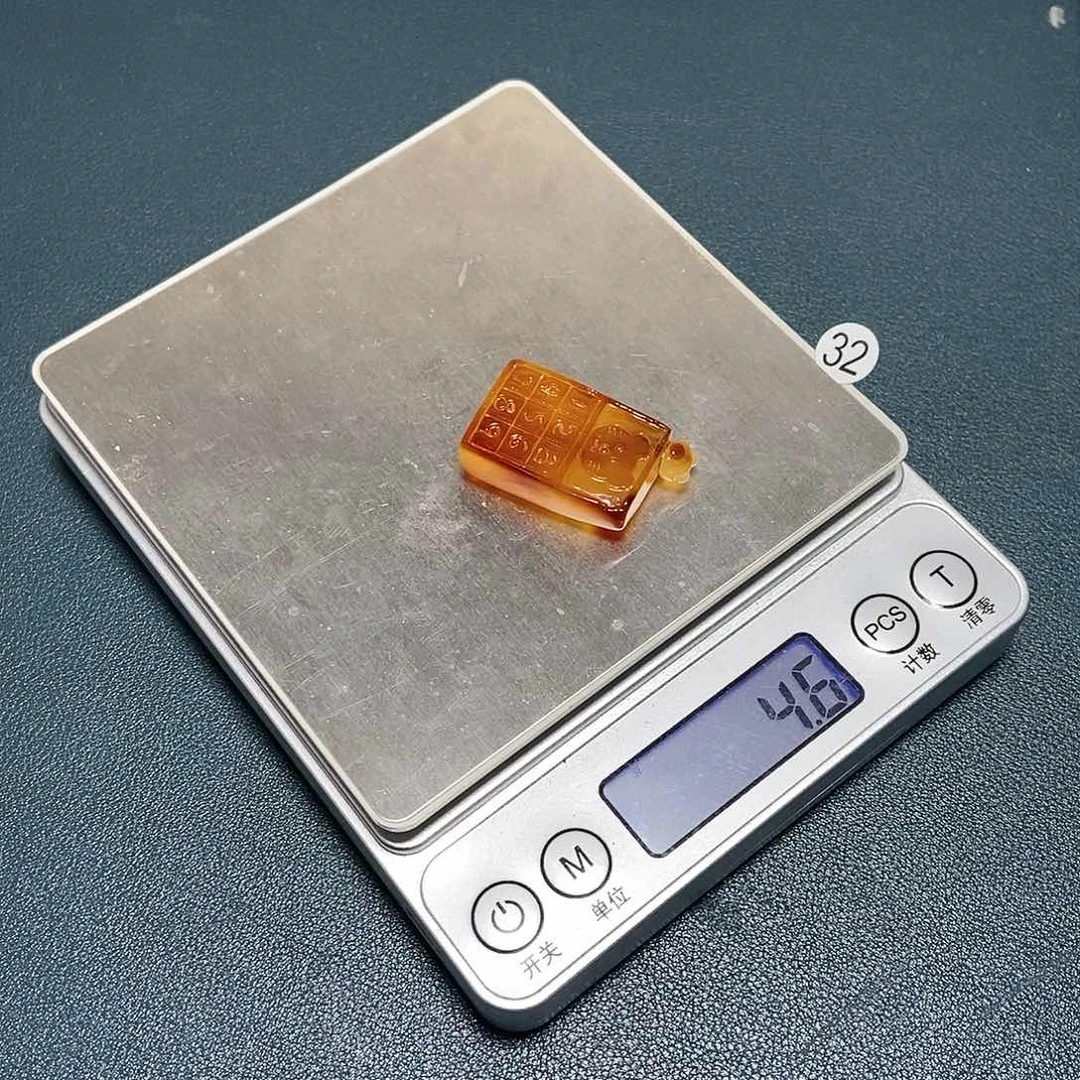 琥珀裸石未镶嵌，