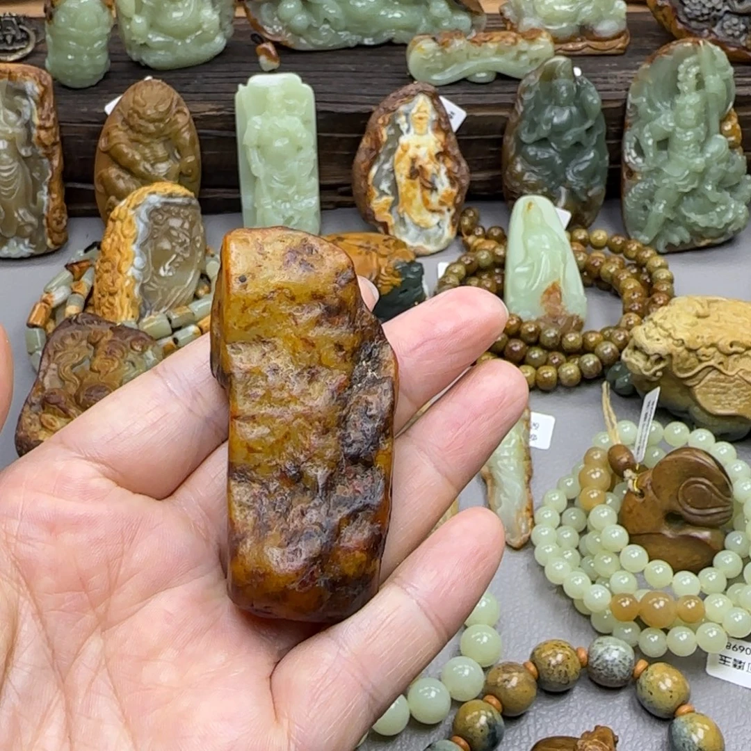 卢***糊岫岩河磨玉（透闪石质玉）未镶嵌珠宝奇石