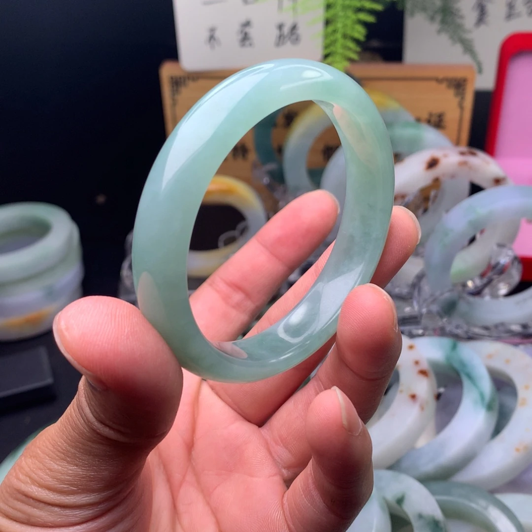 翡翠手镯未镶嵌手镯