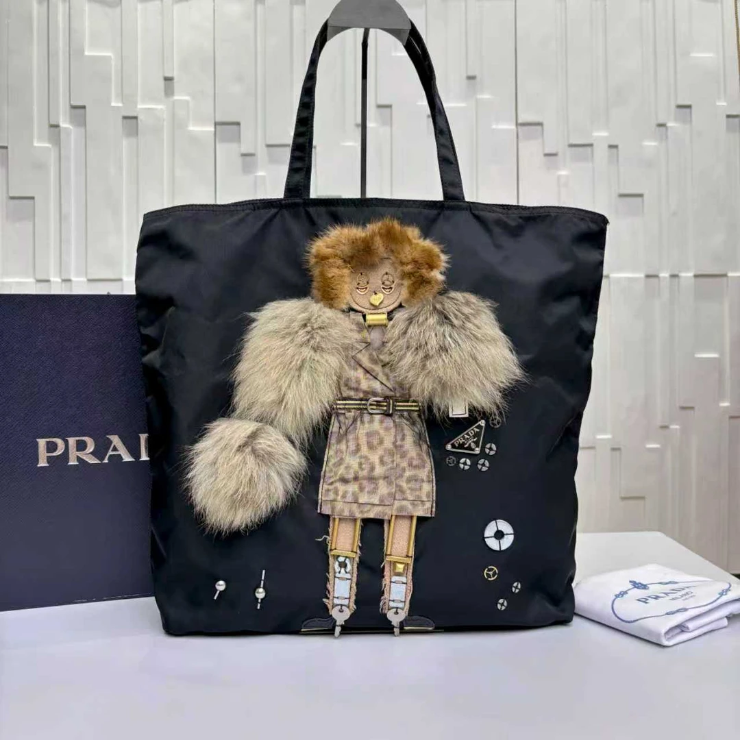 99新 Prada/普拉达 思斯专属 PRADA机器毛毛人托特 GMTC008