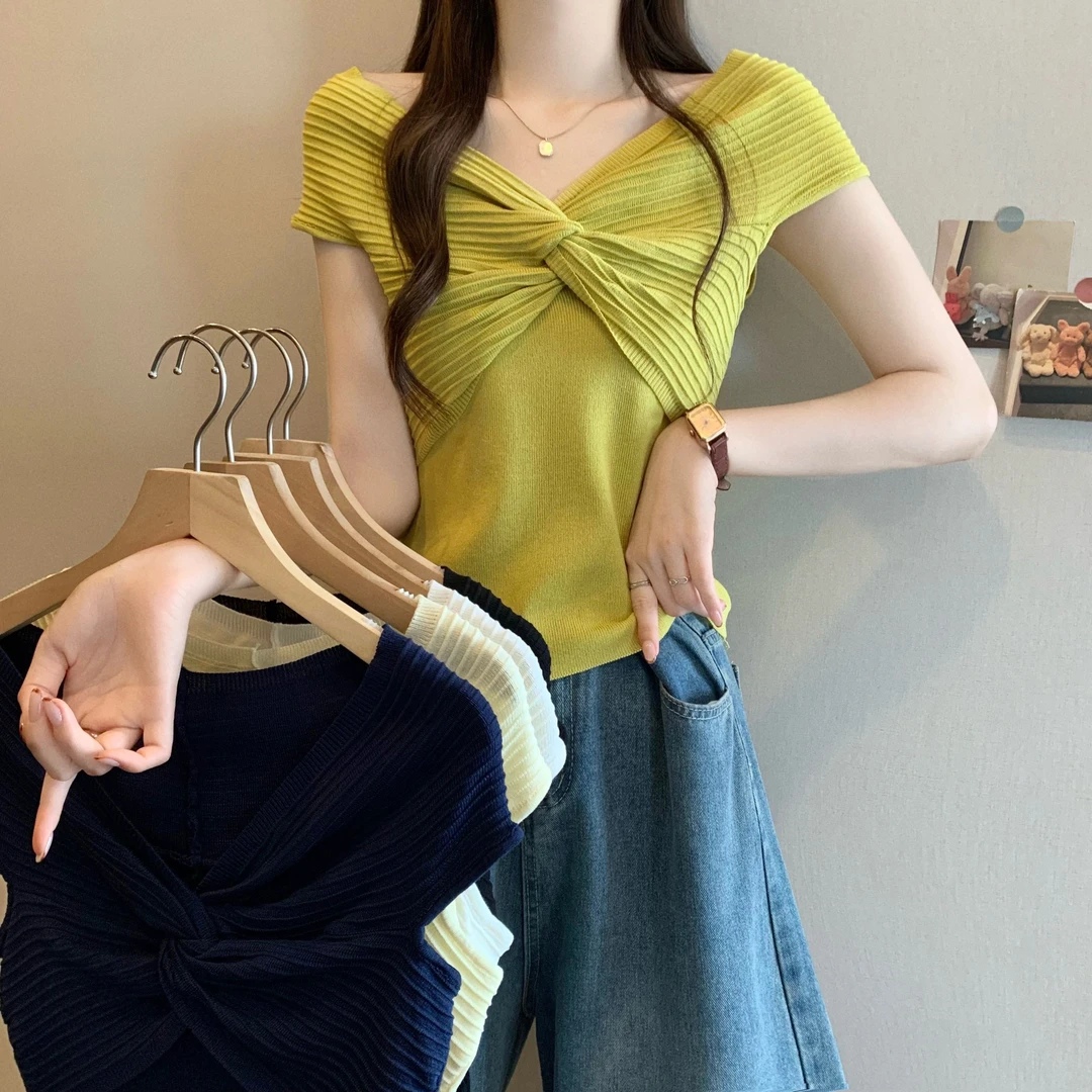 洋气衣服女新版韩风设计感修身一字领扭结短袖针织衫显瘦短款时尚