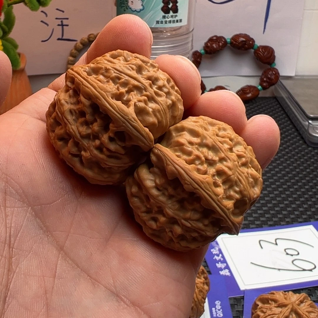 文玩核桃把件乱**颜三角白