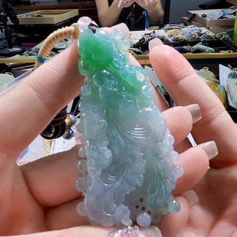 颈饰未镶嵌翡翠一个