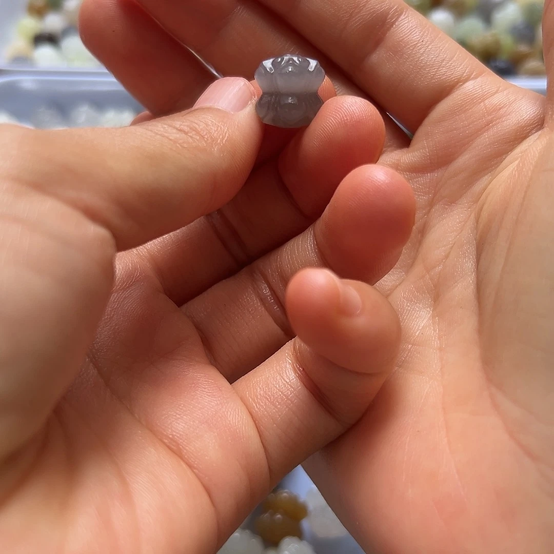 和田玉未镶嵌颈饰华***兔