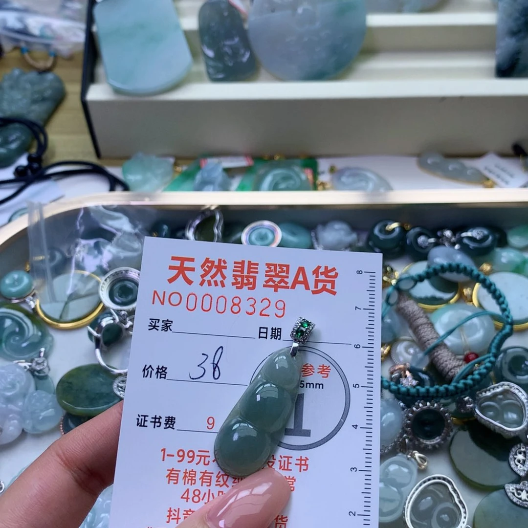 翡翠颈饰未镶嵌轻*翡翠