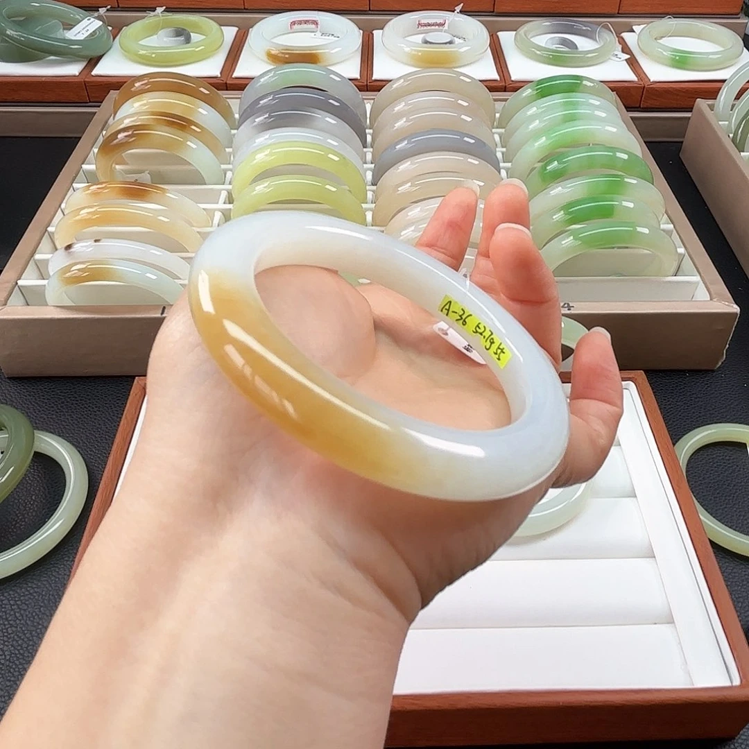 和田玉手镯未镶嵌