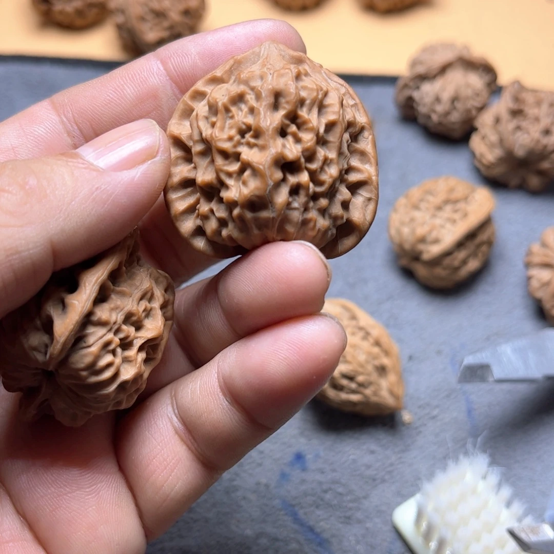 布***侯吊坠文玩核桃金蟾官帽