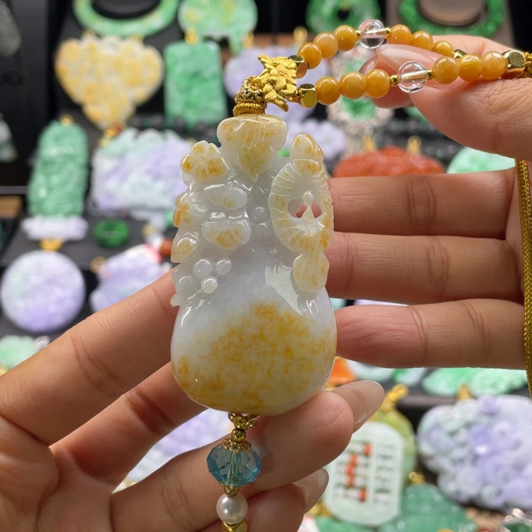 翡翠未镶嵌颈饰待编织