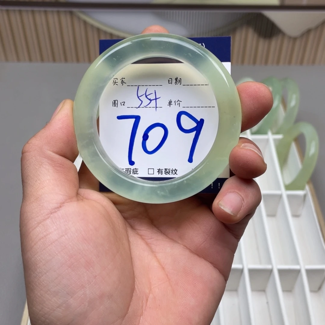 岫玉手镯手镯未镶嵌