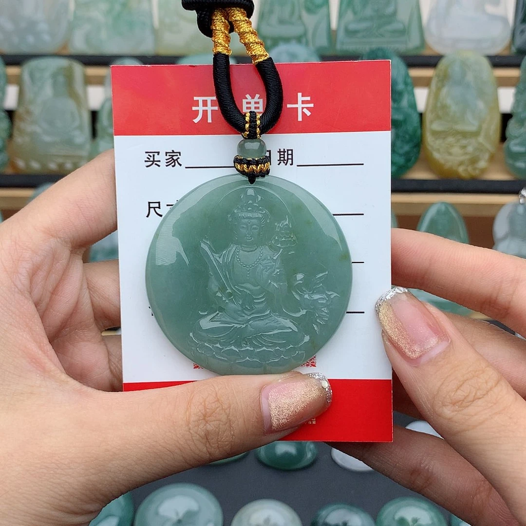 翡翠未镶嵌颈饰虚空藏