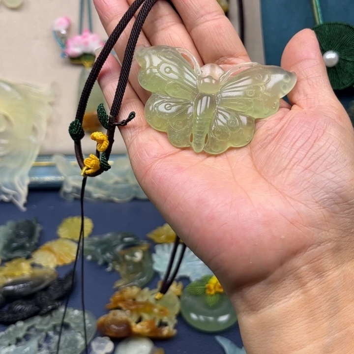 蛇纹石玉吊坠合金家**子