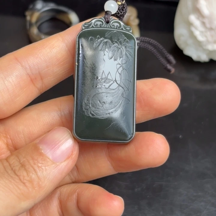 颈饰未镶嵌和田玉（白玉）