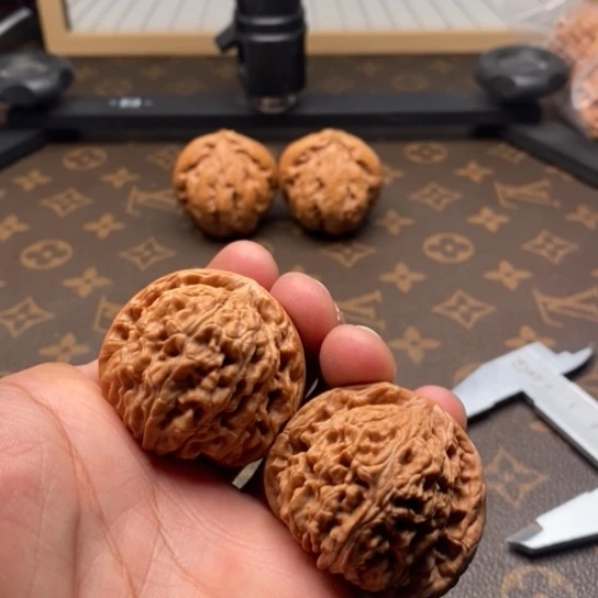 文玩核桃把件骑*四座楼