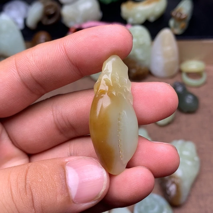和田玉（糖玉）未镶嵌颈饰