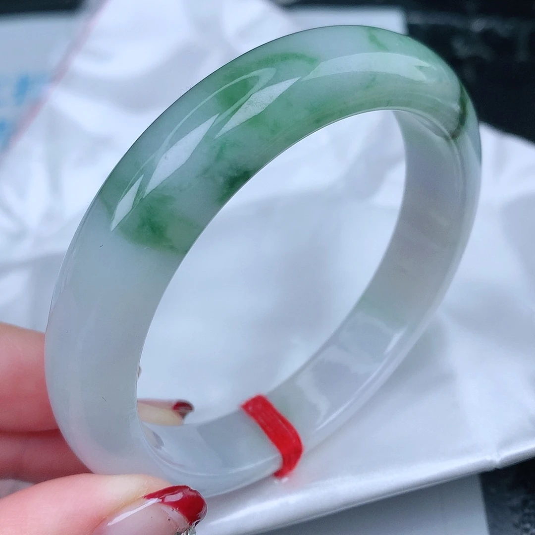 翡翠手镯未镶嵌天然