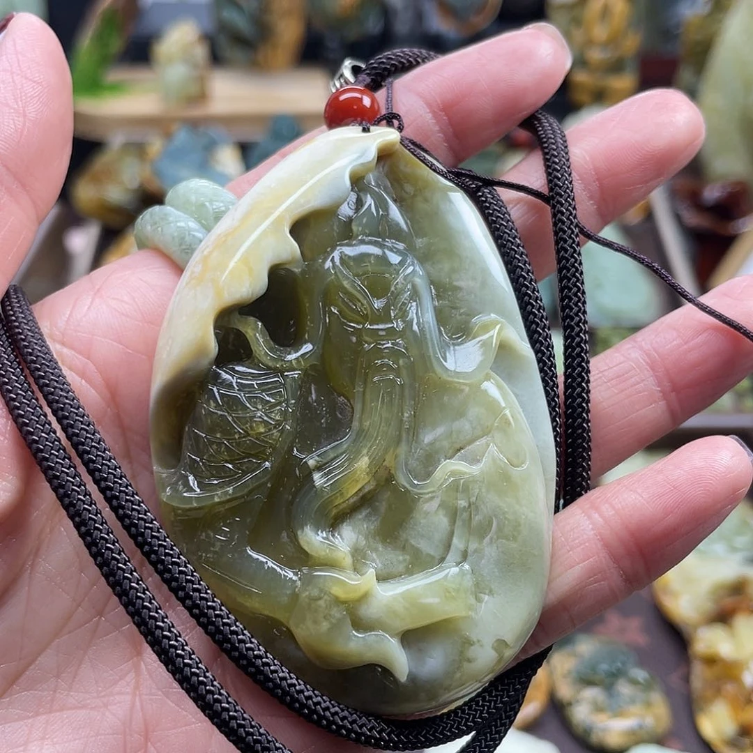 蛇纹石玉颈饰未镶嵌毛*花玉手工关公