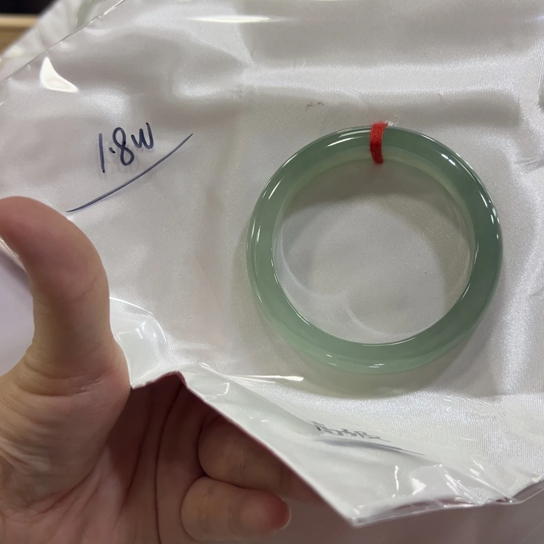 唇****翡翠未镶嵌手镯手镯